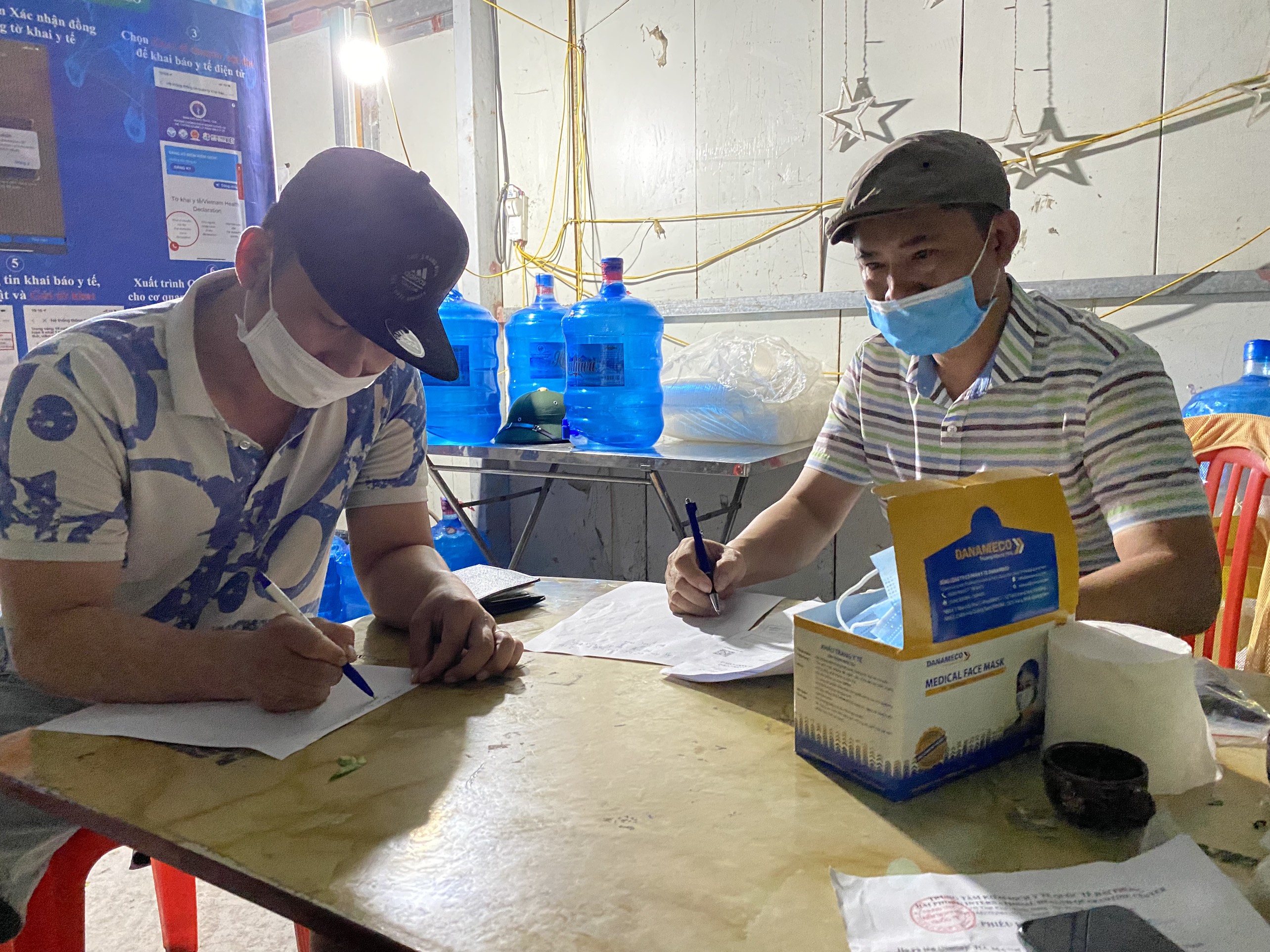 Chốt kiểm soát dịch bệnh COVID-19 liên ngành số 5 phát hiện 01 trường hợp trốn khai báo y tế